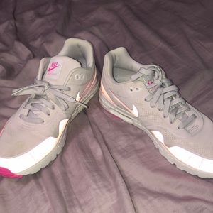 Nike air max pink shoes